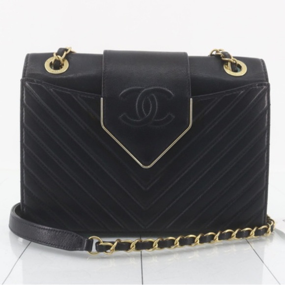 Chanel Collar and Tie Flap Bag Chevron Navy Leather Gold Hardware Shoulder Bag - Picture 1 of 1